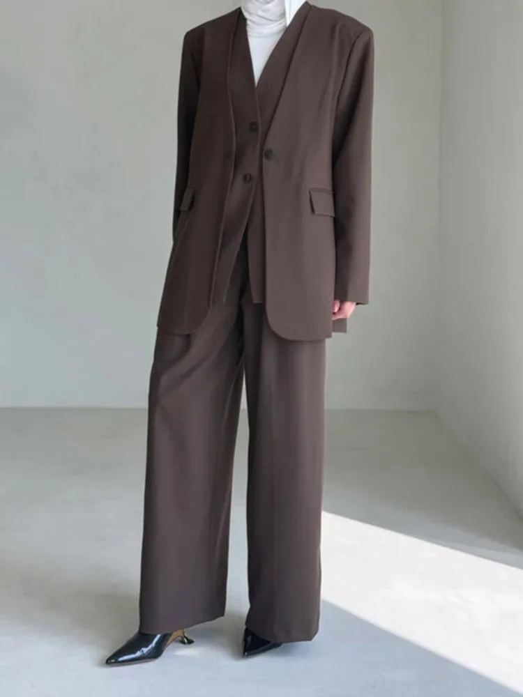 سترة SS25 Cyber Y2K القابلة للتحويل: سترة نسائية بإبزيم جانبي منقوشة بالذكاء الاصطناعي مصنوعة من نسيج التكنولوجيا المعاد تدويره متعددة الاتجاهات للمكتب إلى ملابس الشارع #2