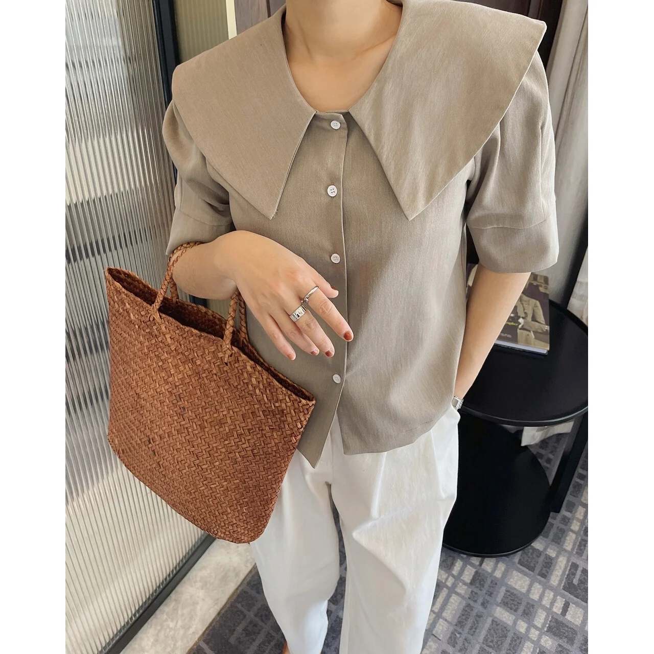 

Французская женская блузка свободного кроя с коротким рукавом-фонариком и отложным воротником, утягивающая, маленького размера, весна-лето, новинка