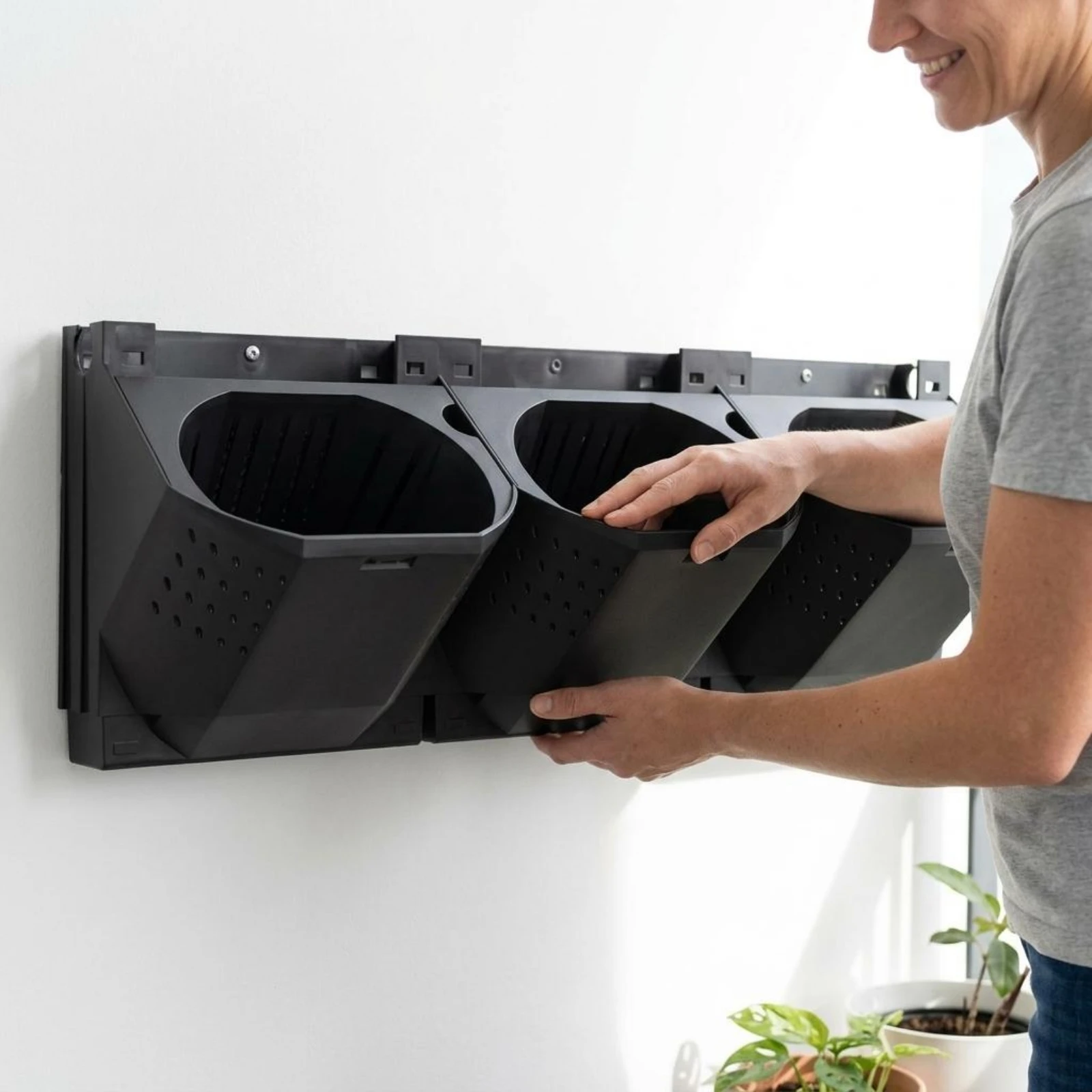 Jardinera De Pared De Tres Bolsillos, Jardinera Modular Perforada, Retiene La Humedad, Uso En Interiores Y Exteriores — -45%, 24.18€ Coupon, from 28.39€ – 45% descuento – €28.39