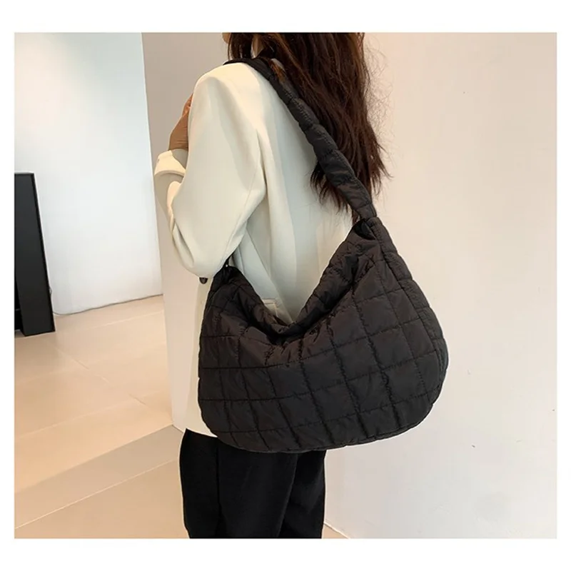 Shoulder Messenger Bag with Niche Design, Pleat Cloud Bag, Casual Personalized, Western Style, Large Capacity Dumpling Bag, New