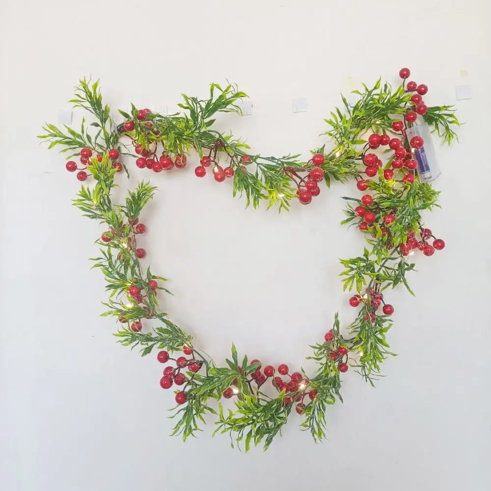 الأحمر التوت عيد الميلاد التوت الأحمر ضوء سلسلة بطارية تعمل بالطاقة الثلج LED عيد الميلاد الزهور إكليل محاكاة النباتات أوراق وهمية