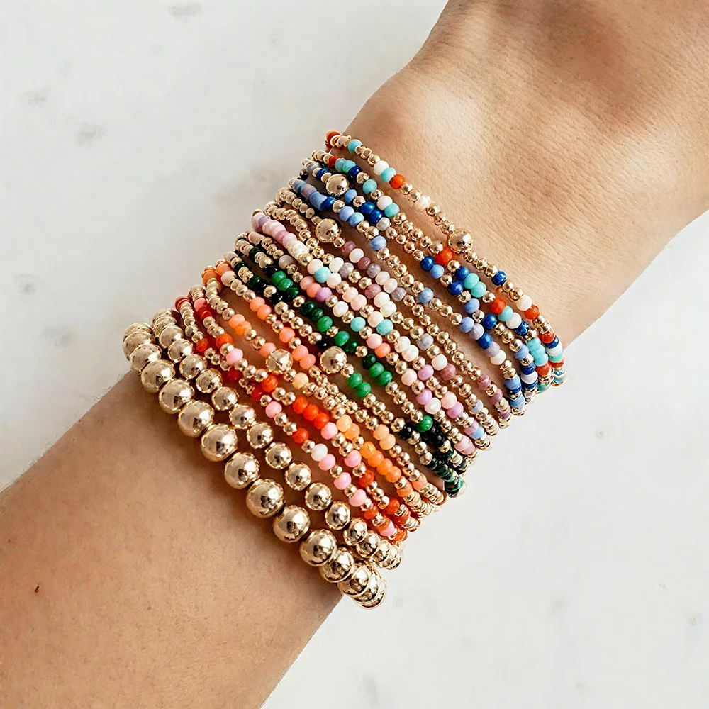 3 قطع من أساور خرز البذور الملونة مع خرز ذهبي، سوار بوهو مطاطي مصنوع يدويًا، مجوهرات صيفية لطيفة للنساء والفتيات