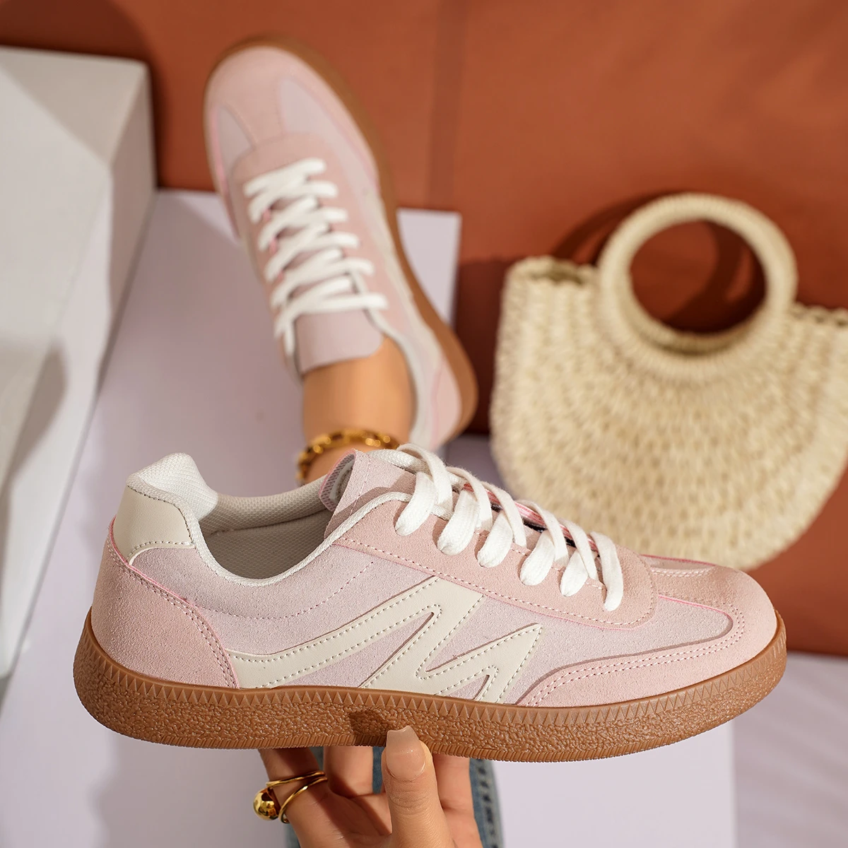 نساء أحذية رياضية موضة جديدة جولة تو أحذية الدانتيل عادية للنساء المرقعة الرجعية في الهواء الطلق أحذية رياضية مسطحة النساء Zapatos De Mujer