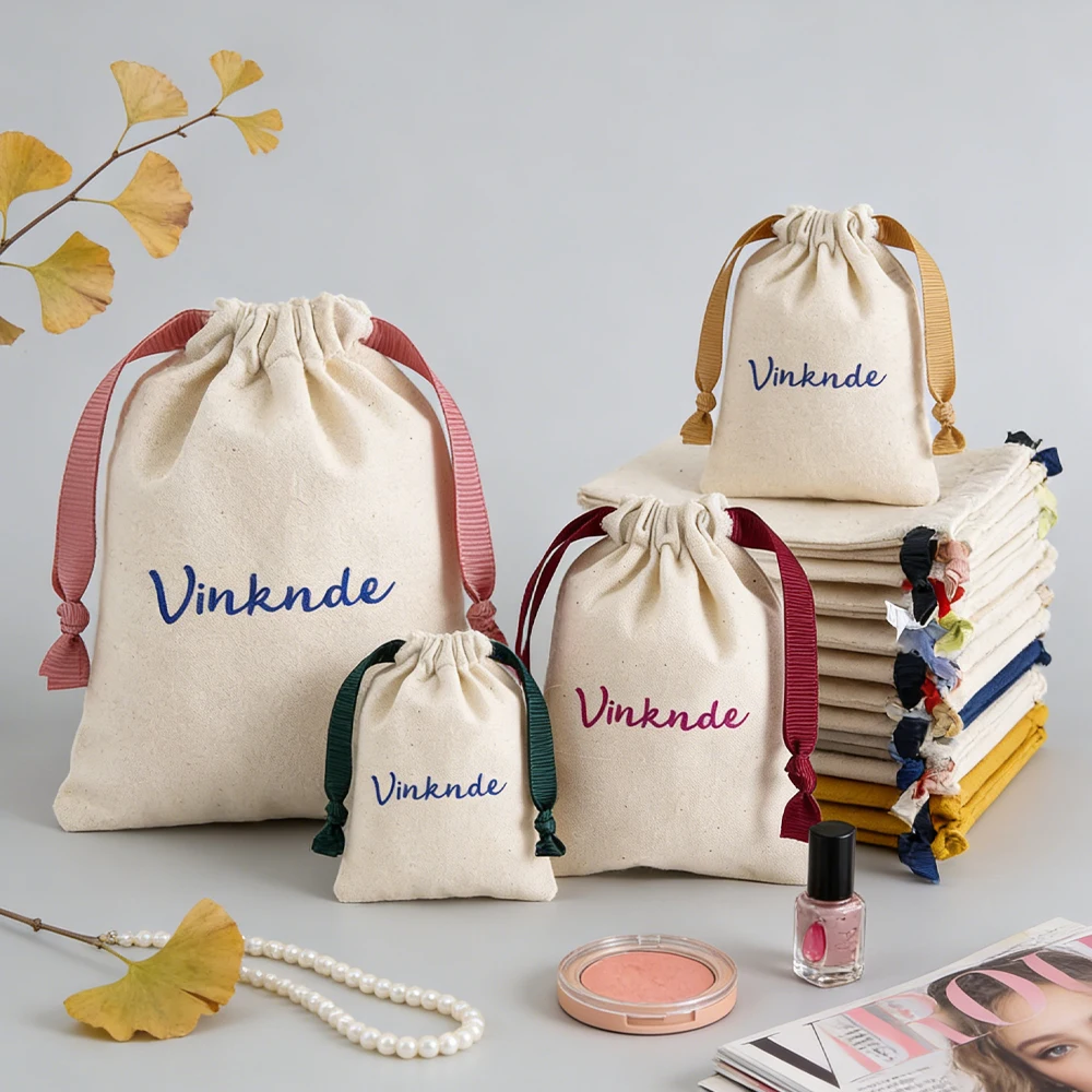 

100 упаковок, джутовые подарочные пакеты с логотипом на шнурке, мешки для рождественской свадьбы, дня рождения, сувениры, сумки для конфет, сумка для упаковки ювелирных изделий