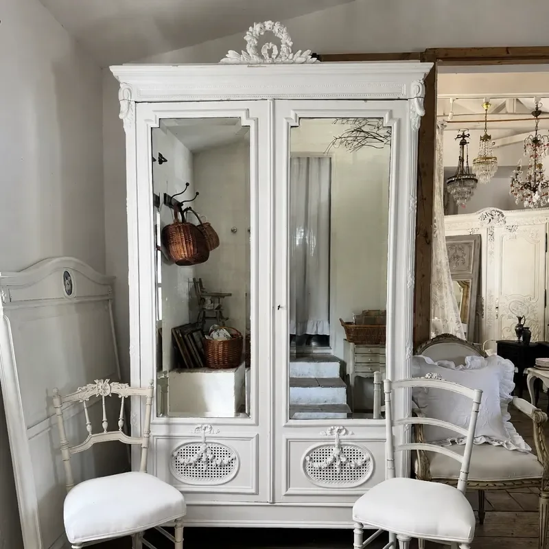 Carved Solid Wood Wardrobe with Mirror Independent Storage Cabinet for Bedroom Villa or Small Apartment Retro Style