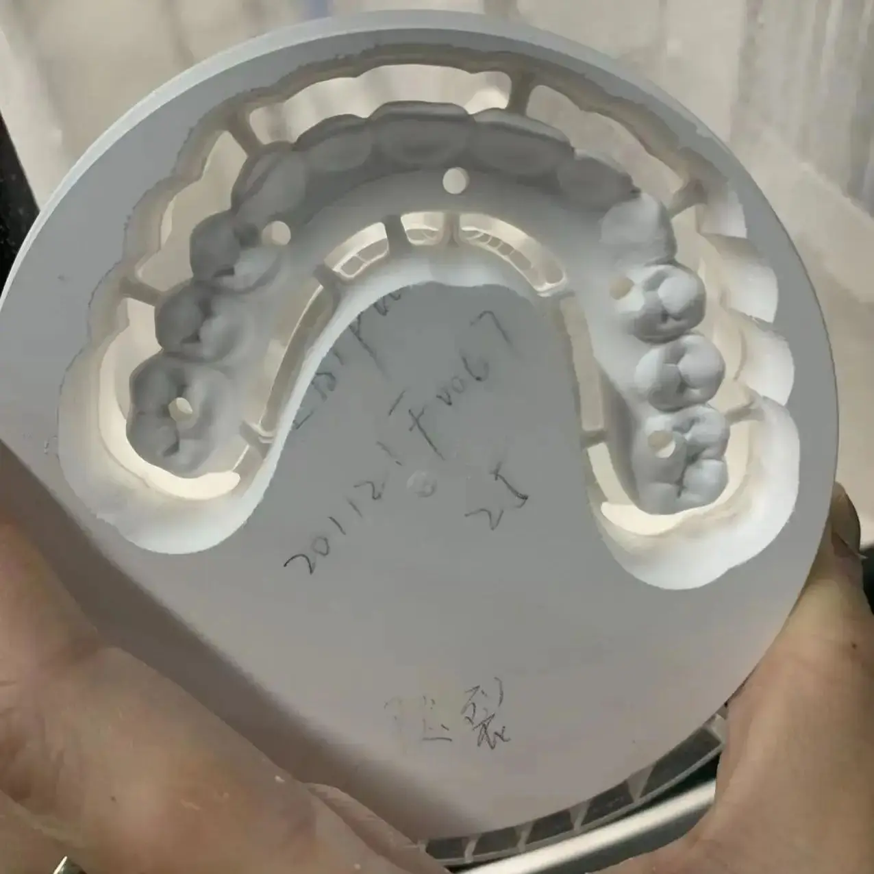 

YRC-4DPro Zirconia Block Dental Lab 98mm VITA16 Colors 8Layers 700-1200Mpa gradient