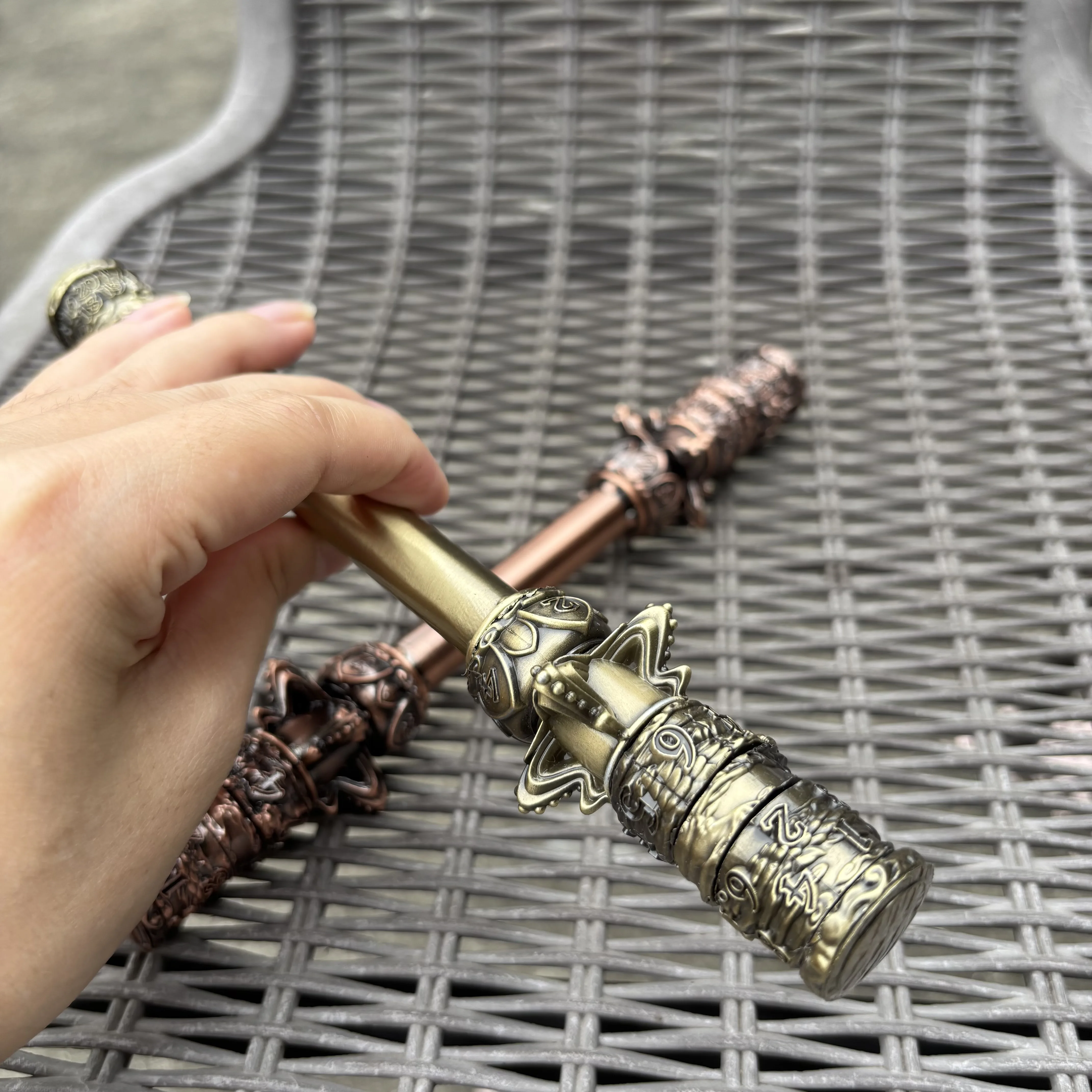 Golden Cudgel EDC 골든 후프 피젯 스피너는 성인 스트레스 요소 선물을 완화합니다. 금속 손가락 장난감