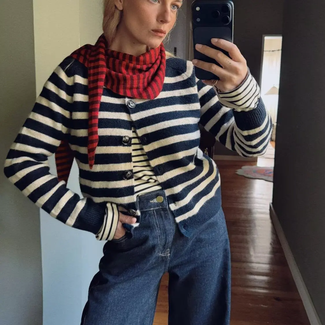 เสื้อไหมพรมลายทางแฟชั่น รุ่นใหม่ล่าสุด สำหรับฤดูใบไม้ร่วงและฤดูหนาว สไตล์สตรีท แขนยาว ทรงหลวม ปิดกระดุมด้านหน้า ผ้าโพลีเอสเตอร์