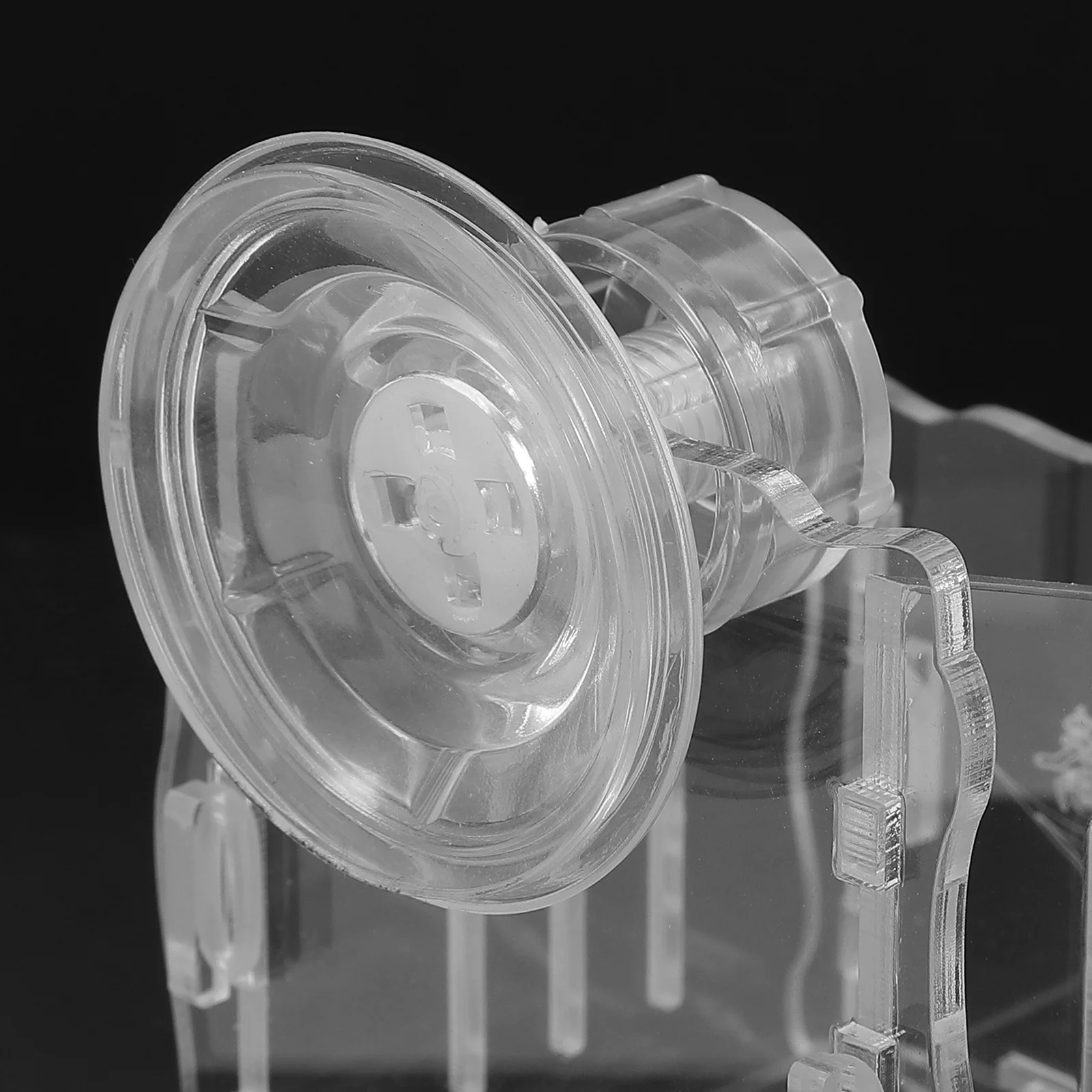 

Fish Tank Planter Cup Hanging Aquatic Plant Pot for Freshwater Saltwater Aquariums Natural Look Breeding Container Easy Install