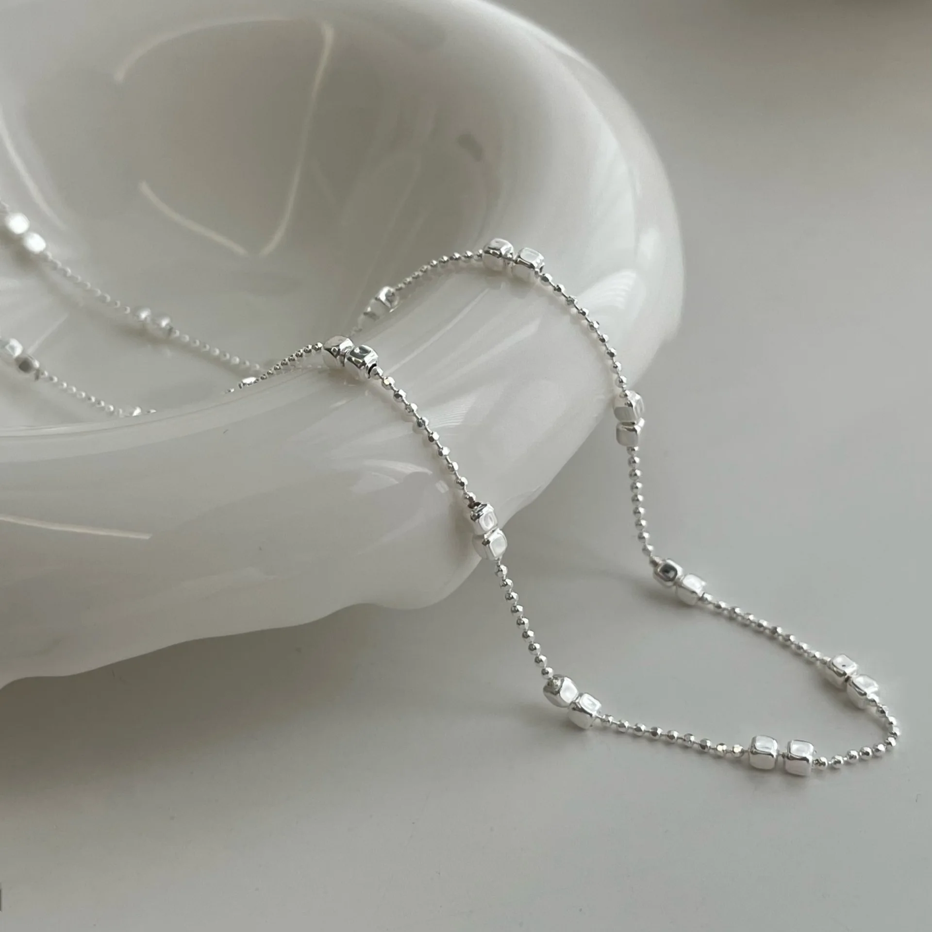 

Korean-style clavicle chain with chain, minimalist niche design, high-end feel, S925 sterling silver square plain necklace