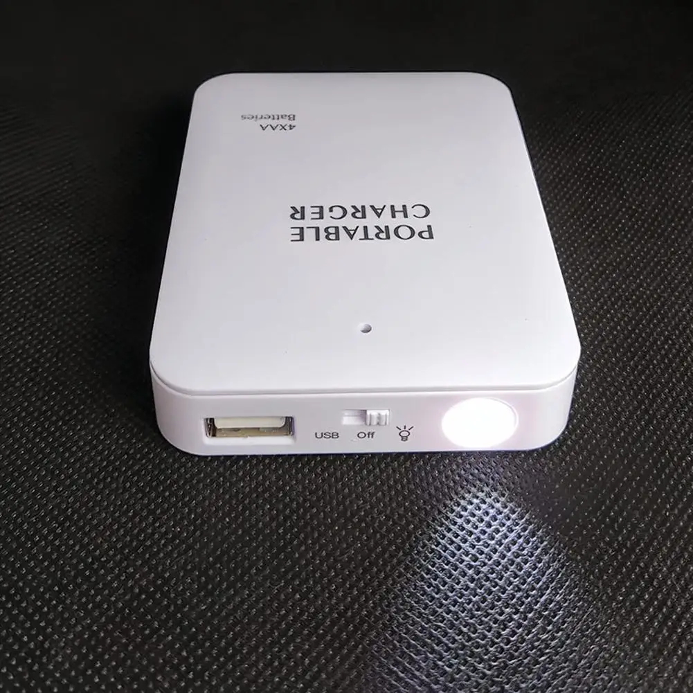 حافظة باور بانك محمولة USB 4 بطارية AA شاحن طوارئ خارجي مع شاحن طوارئ باور بانك بإضاءة LED