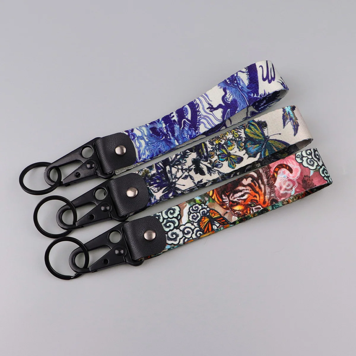 Cool Dragon Tiger Eagle Beak Keychain Short Lanyard Vintage Butterfly Key Holder Cars Motorcycles Keychain Adorn Keyrings Gifts