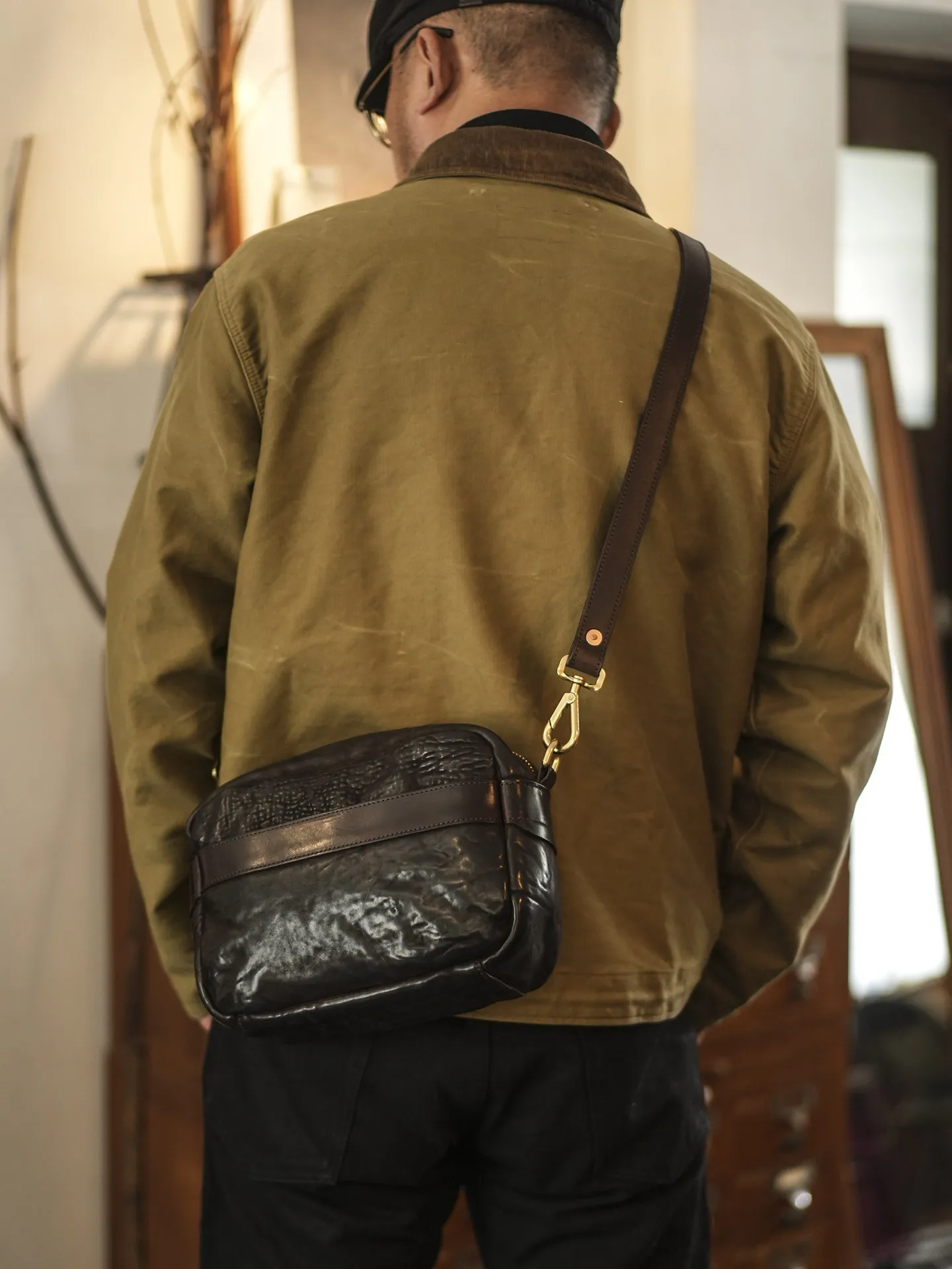 

fashion vintage designer handmade padded genuine leather men's crossbody bag casual luxury real cow leather shoulder bag