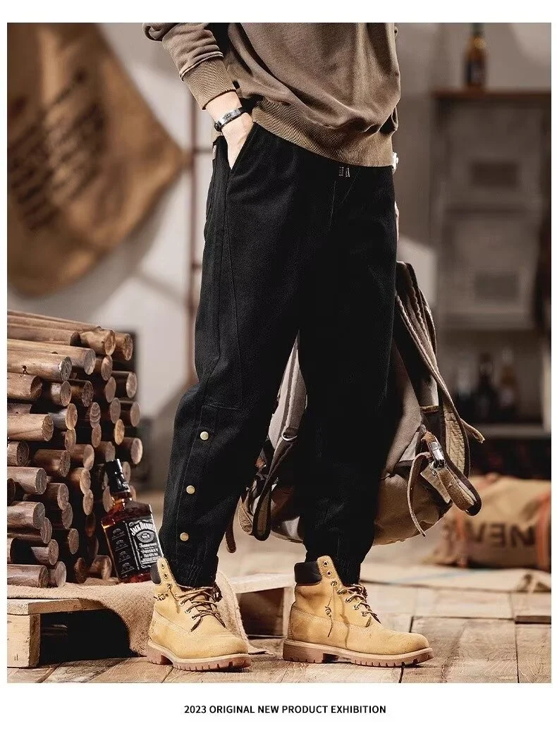 Herren-Arbeitshosen, einfarbige, vielseitige Freizeithosen, lockere, bequeme Hosen, trendige Herrenhosen mit mittlerer Bundhöhe und seitlichem Kordelzug. – Detail 9