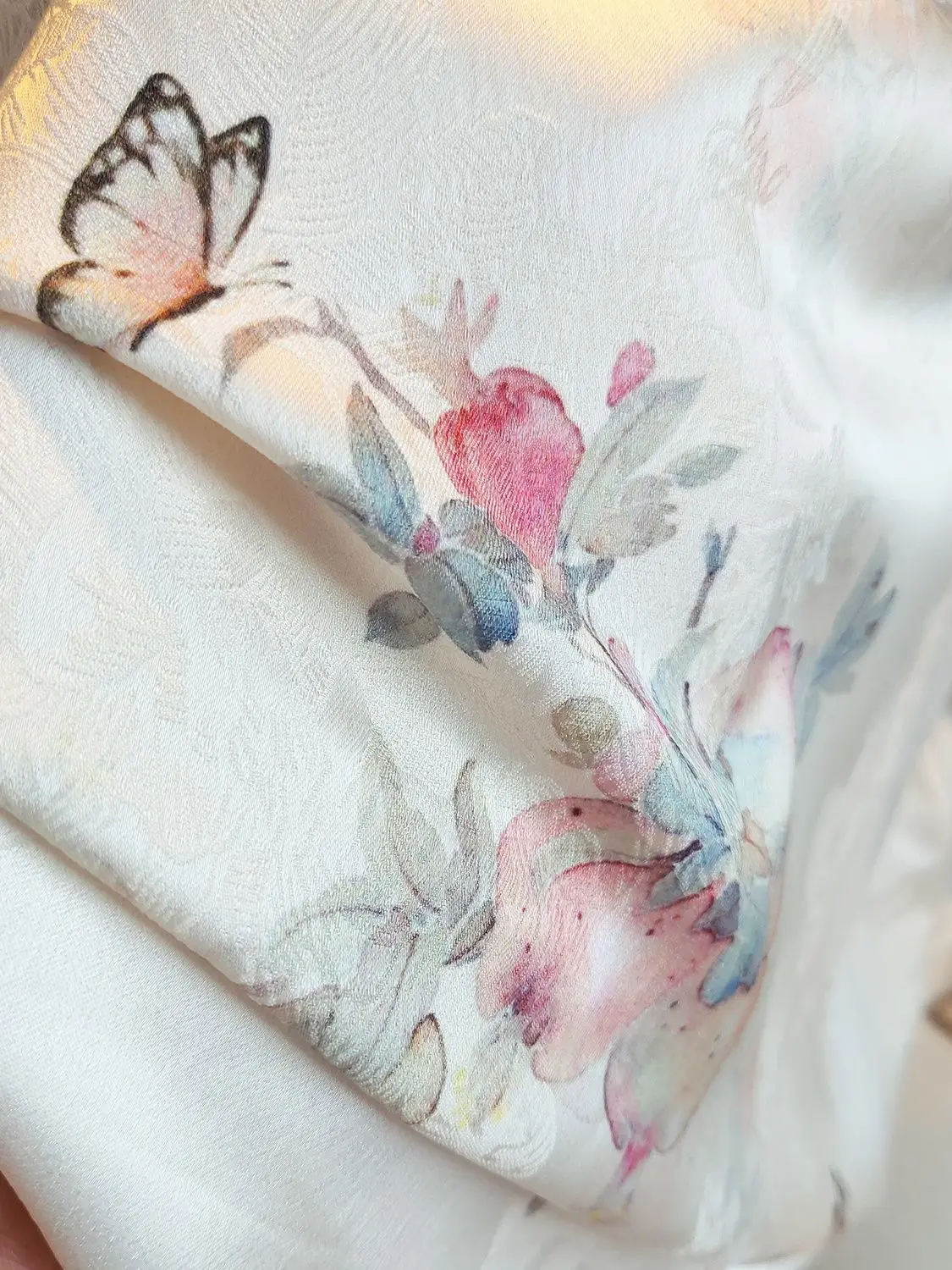 الأزهار المطبوعة الساتان الحرير البلوزات النساء نصف كم الرجعية تانغ القمم الياقة المستديرة قمصان فضفاضة المتضخم