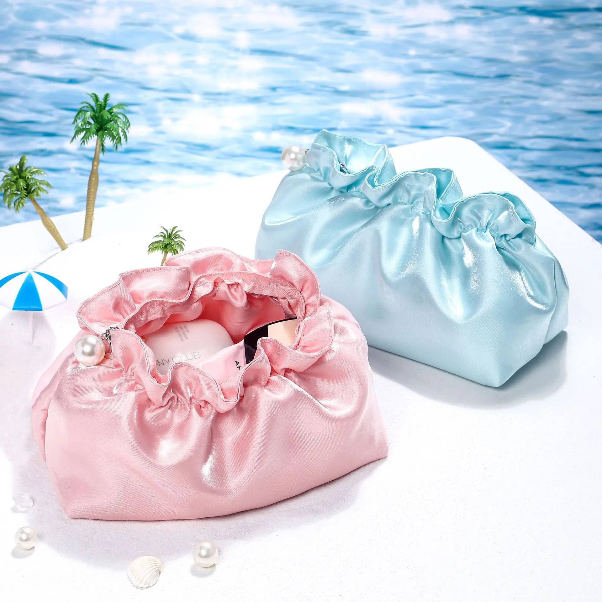 High-quality Silky Makeup Bag High-end Pleated Cloud Travel Portable Women's Bag Cosmetics Washing and Storage Bag 2025