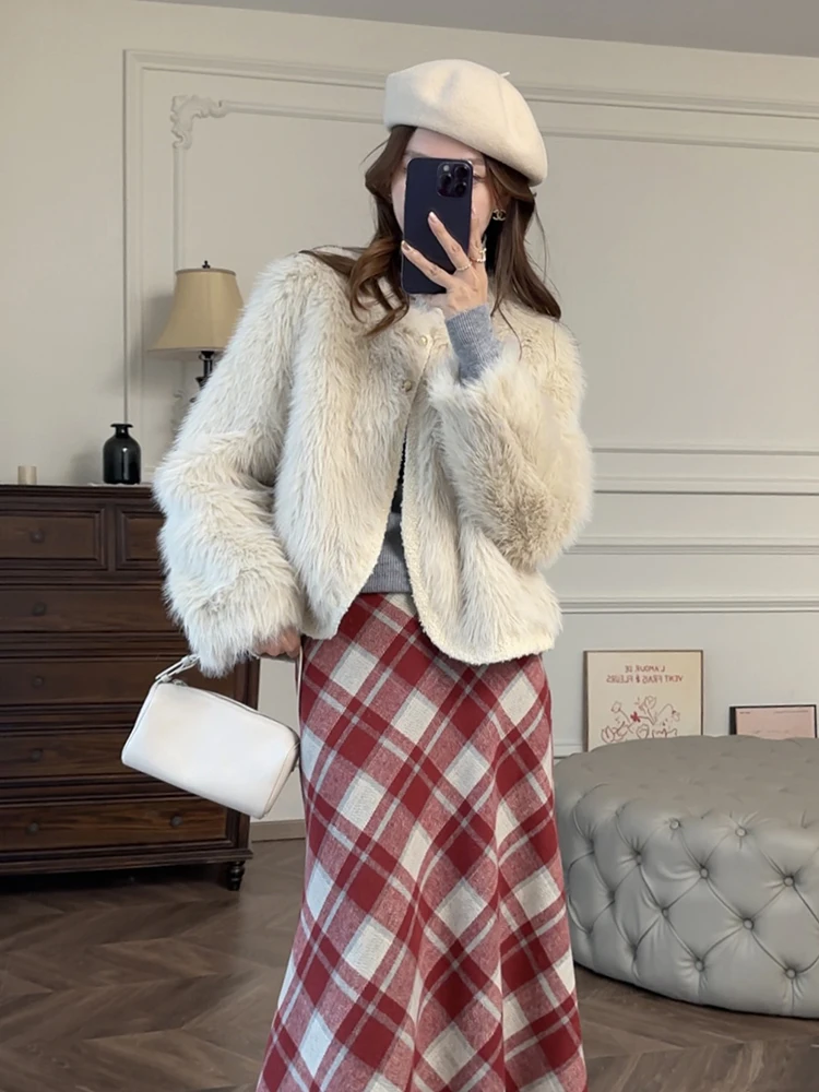 Zhang ei Inverno 2025 Novo Casaco Feminino Solto de Couro com Pelo Integrado Ecológico Cor Café com Leite para Jovens e Adultos