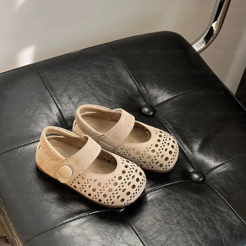 Baby-Sandalen mit Lochmuster, Kinder-Strandschuhe, runde Zehenpartie, Retro-Stil, weiche Sohle, Sommer 2026, neue Kleinkind-Laufschuhe, klassisch, rutschfest – Detail 7