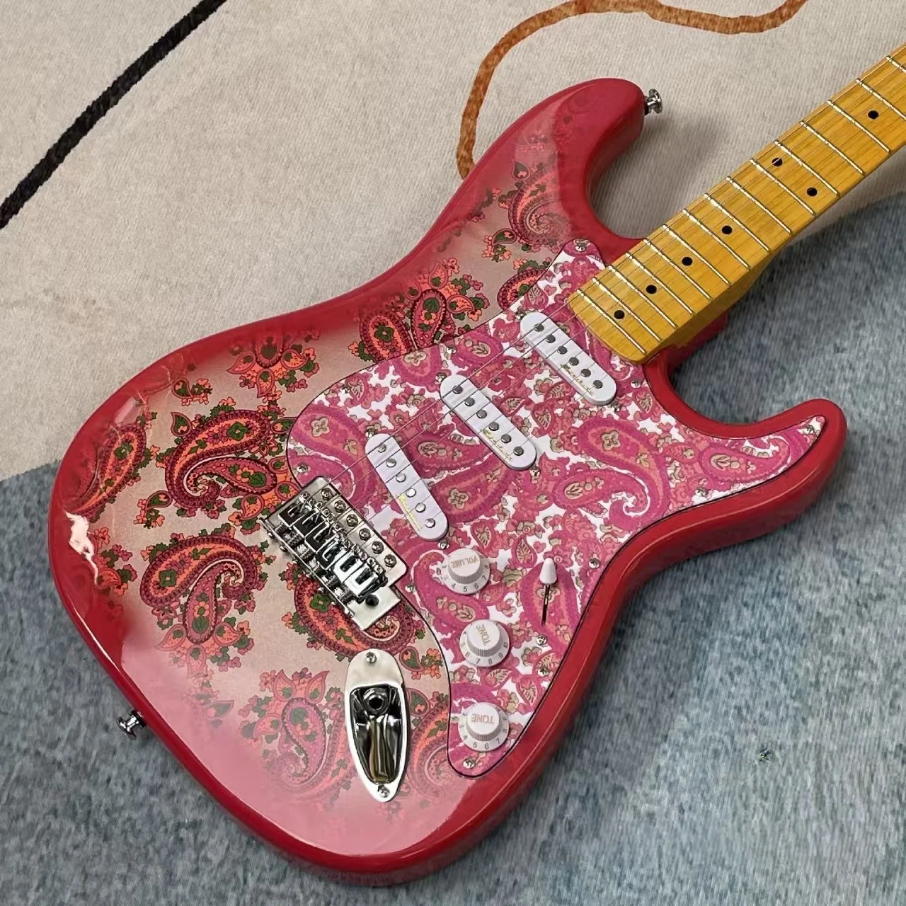 Masterbuilt 1968 Pink Paisley Electric Guitar Alder Body, 1 Piece Maple Neck, 21 Frets Maple Fretboard, Vintage Tuners