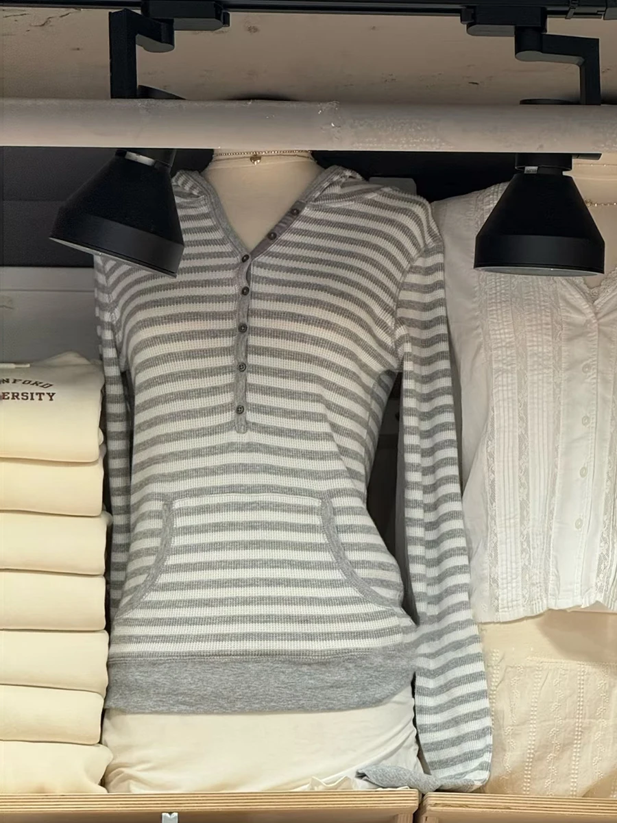 

Новая полосатая вафельная футболка с длинными рукавами, женская весенняя футболка с пуговицами, хлопковые тонкие футболки с капюшоном, женская винтажная футболка в консервативном стиле, топы Y2k