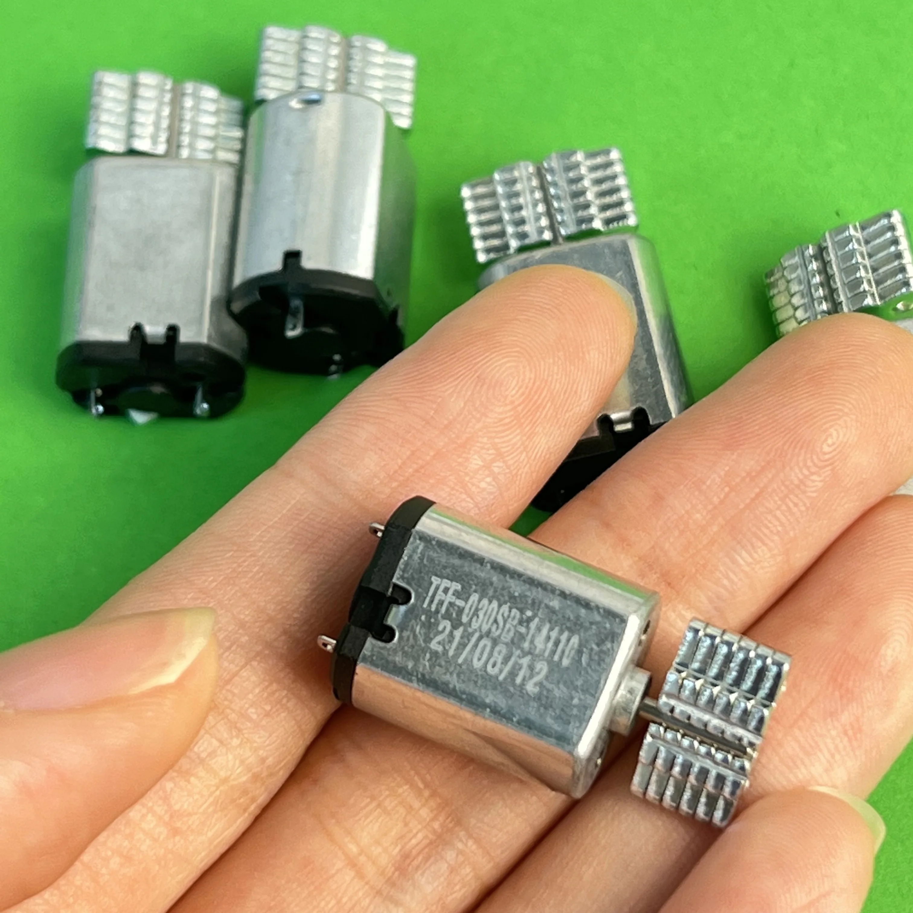 1 قطعة 20 مللي متر تيار مستمر 3 فولت 3.7 فولت تهتز المحرك اهتزاز قوي 7.2 مللي متر x 13.8 مللي متر مايكرو موتور لعبة مدلك