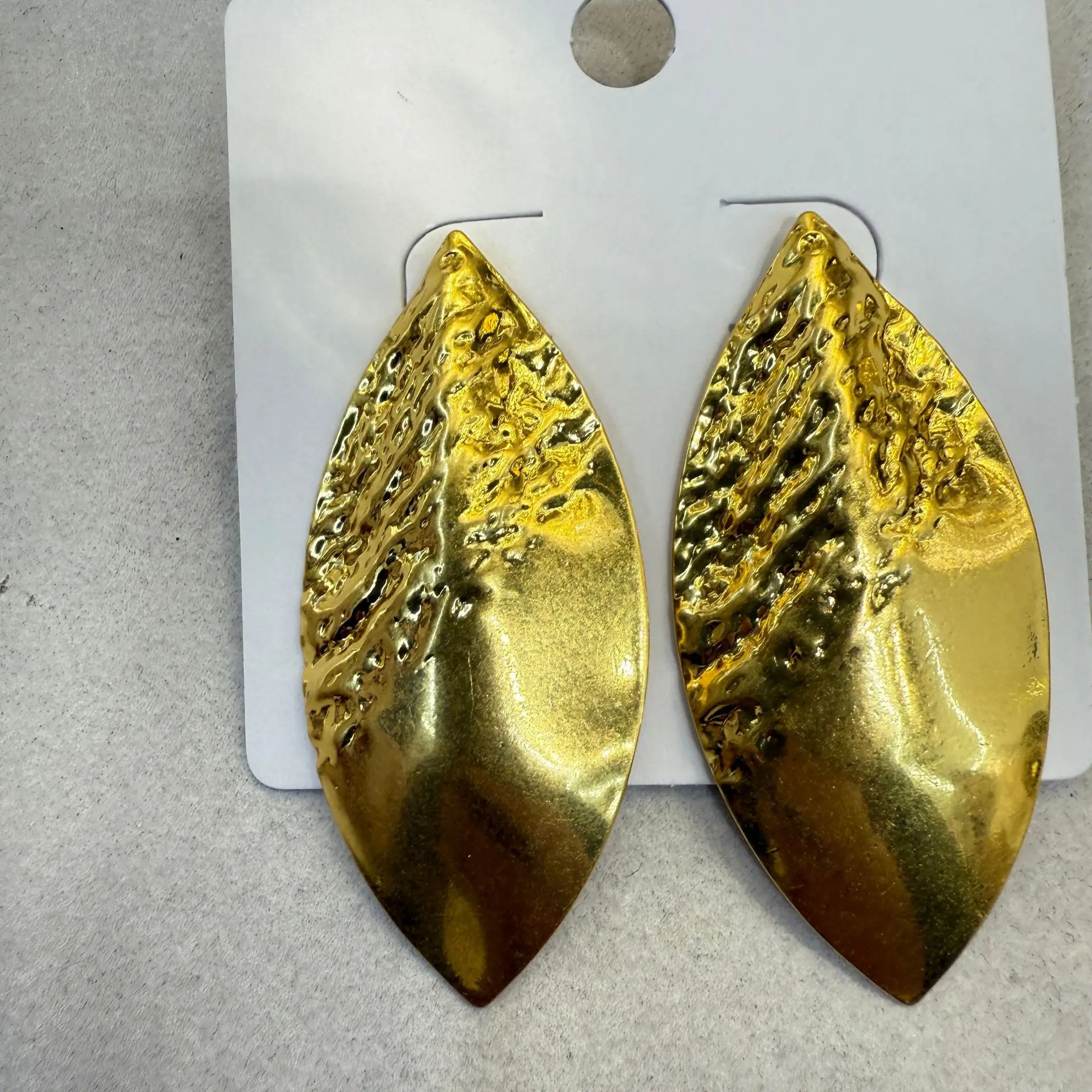 New niche retro simple personality metal pleated oval boat leaf earrings light luxury temperament earrings women