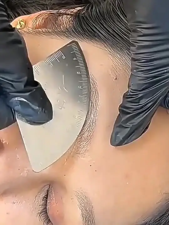 Kit stencil per sopracciglia 1 pezzo - Modelli multi-stile per sopracciglia perfette istantanee per le donne Strumento per modellare la precisione Guida antispruzzo