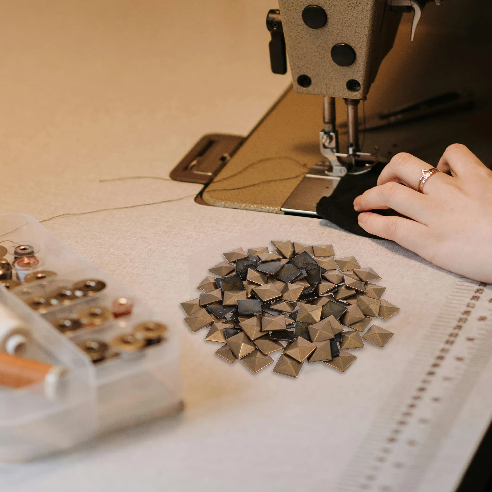 

100Pcs Copper Metal Flatback Rivet Pyramid Spike Studs 9x9cm for Clothes Bags Shoes DIY Craft Material Copper Studs