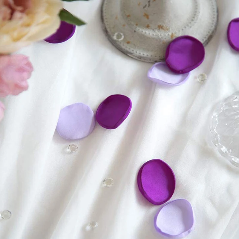 Fleurs artificielles violettes en Satin de soie, 100 pièces/sac, pétales de Rose pour tapis de passerelle de mariage, décoration de Table