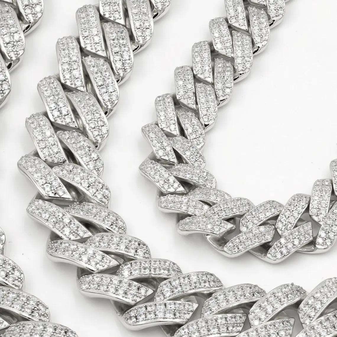 Thick 12mm Iced Cuban Link Chain Necklace 925 Silver Gold Plated Hip Hop Style Moissanite Customizable Colors India Lock Patt