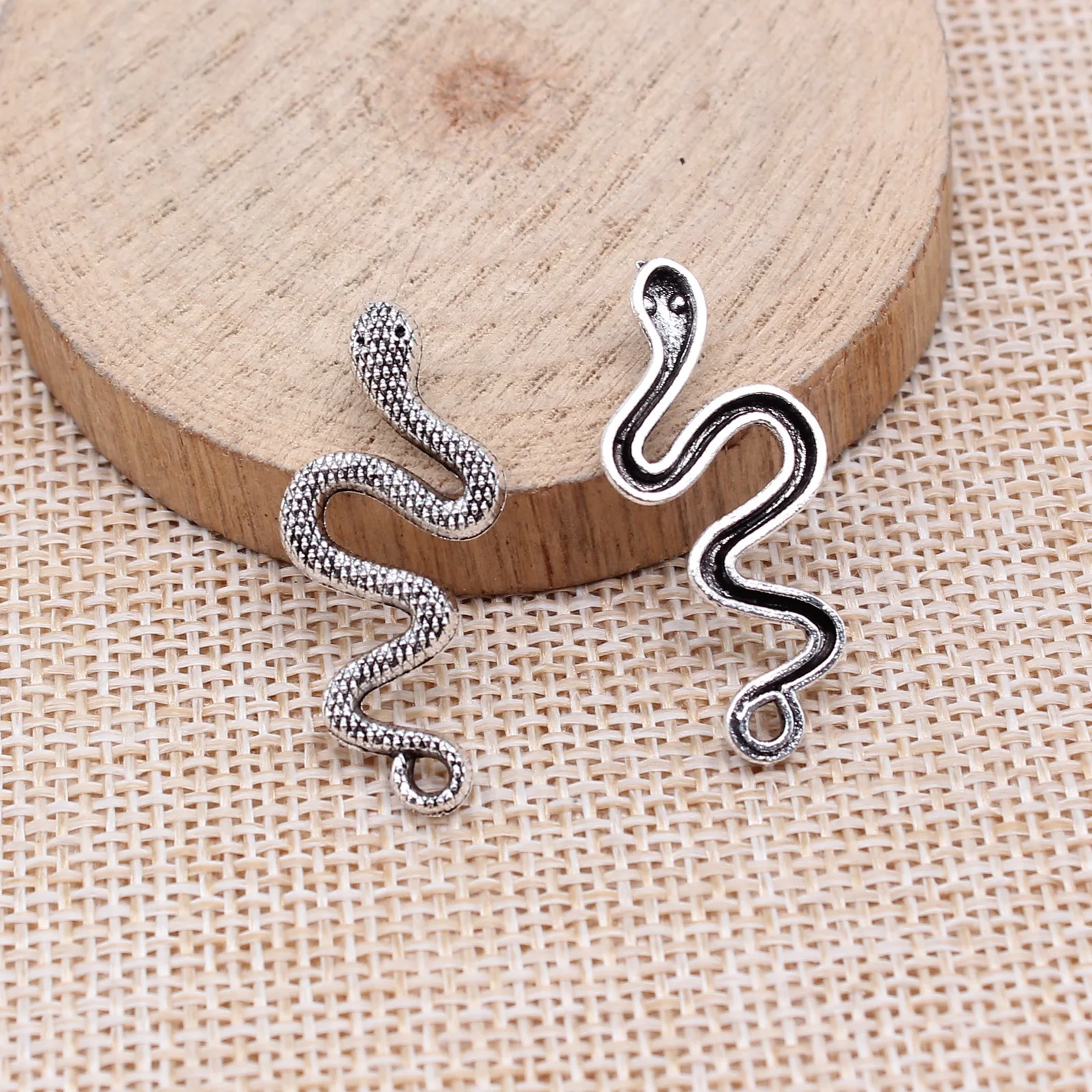 WYSIWYG 20pcs 31x14mm Antique Silver Color Snake Charms Pendant For DIY Jewelry Making Handmade Jewelry Craft Findings