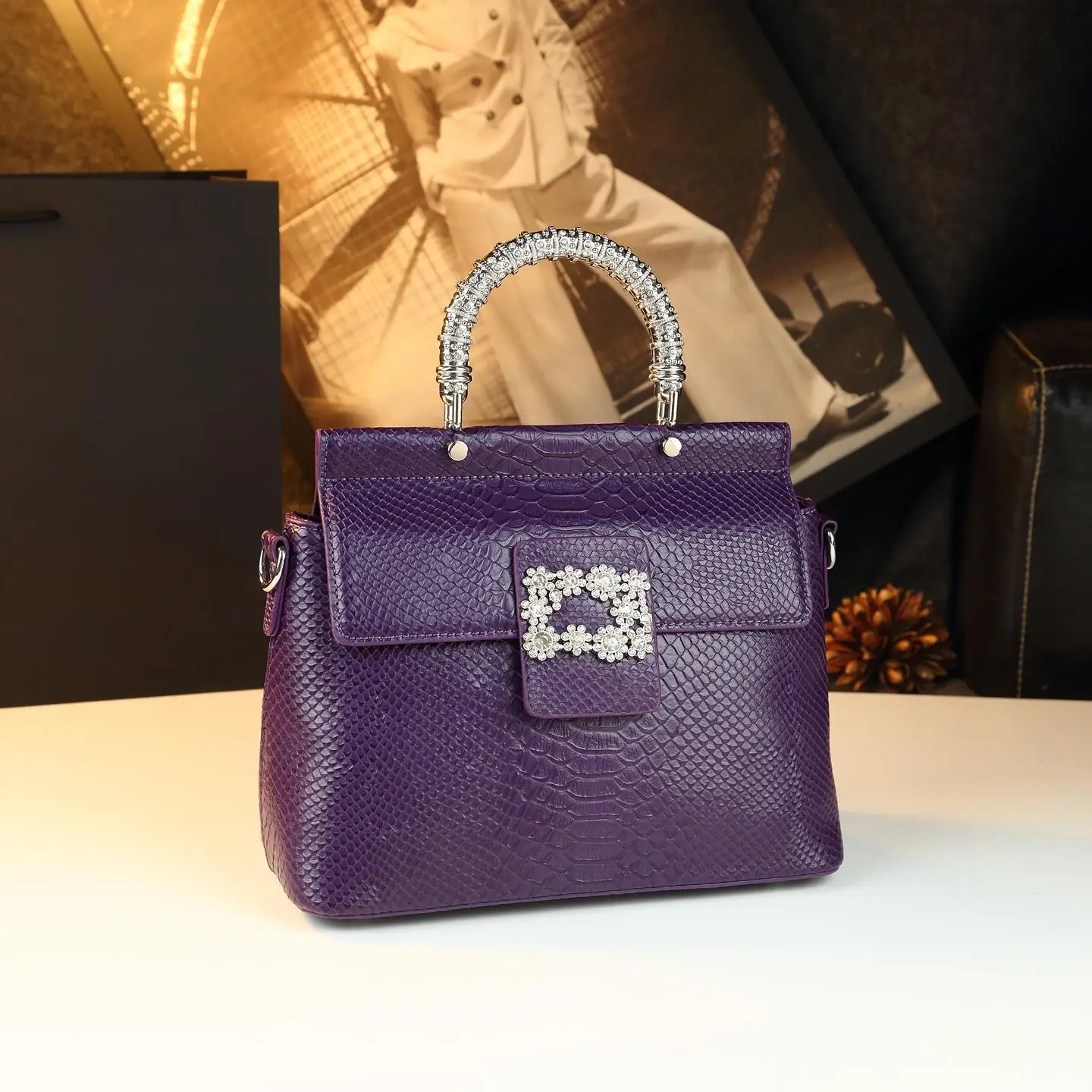 

Luxury Minimalist Diaper Bag For Women Elegant Crossbody Bag Designer Vintage Tote Leather With Unique Logo Detail