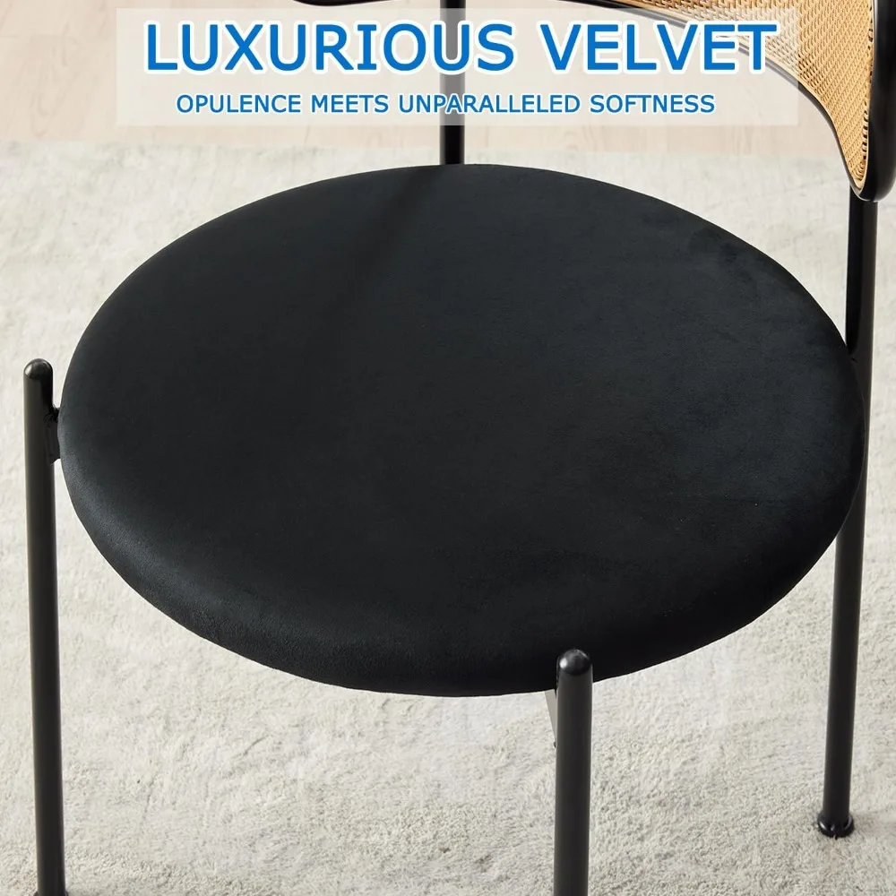 زوج من كراسي تناول الطعام الحديثة المنجدة من مخمل الروطان في منتصف القرن مع مساند ظهر قصب، وكراسي طعام للمطبخ باللون الأسود #3