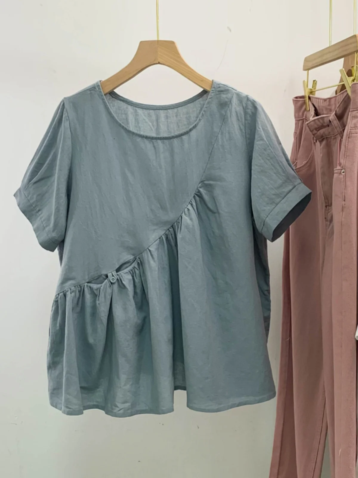 

Japanese Sle Cotton Linen ort Sve T-irt Women's Asymmetrical Pleated Loose Casual Linen Doll irt Top