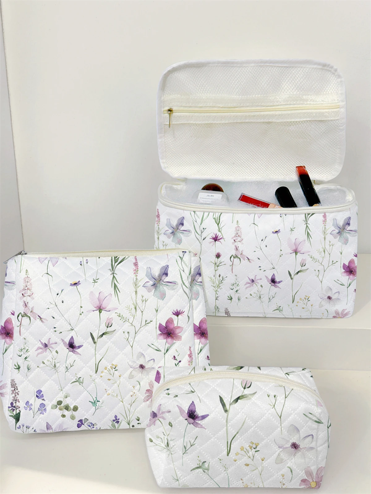 

1 Set Portable Makeup Bag, Large Capacity Design, Easily Accommodate Your Cosmetics, Lightweight And Portable For Storing Cosmet