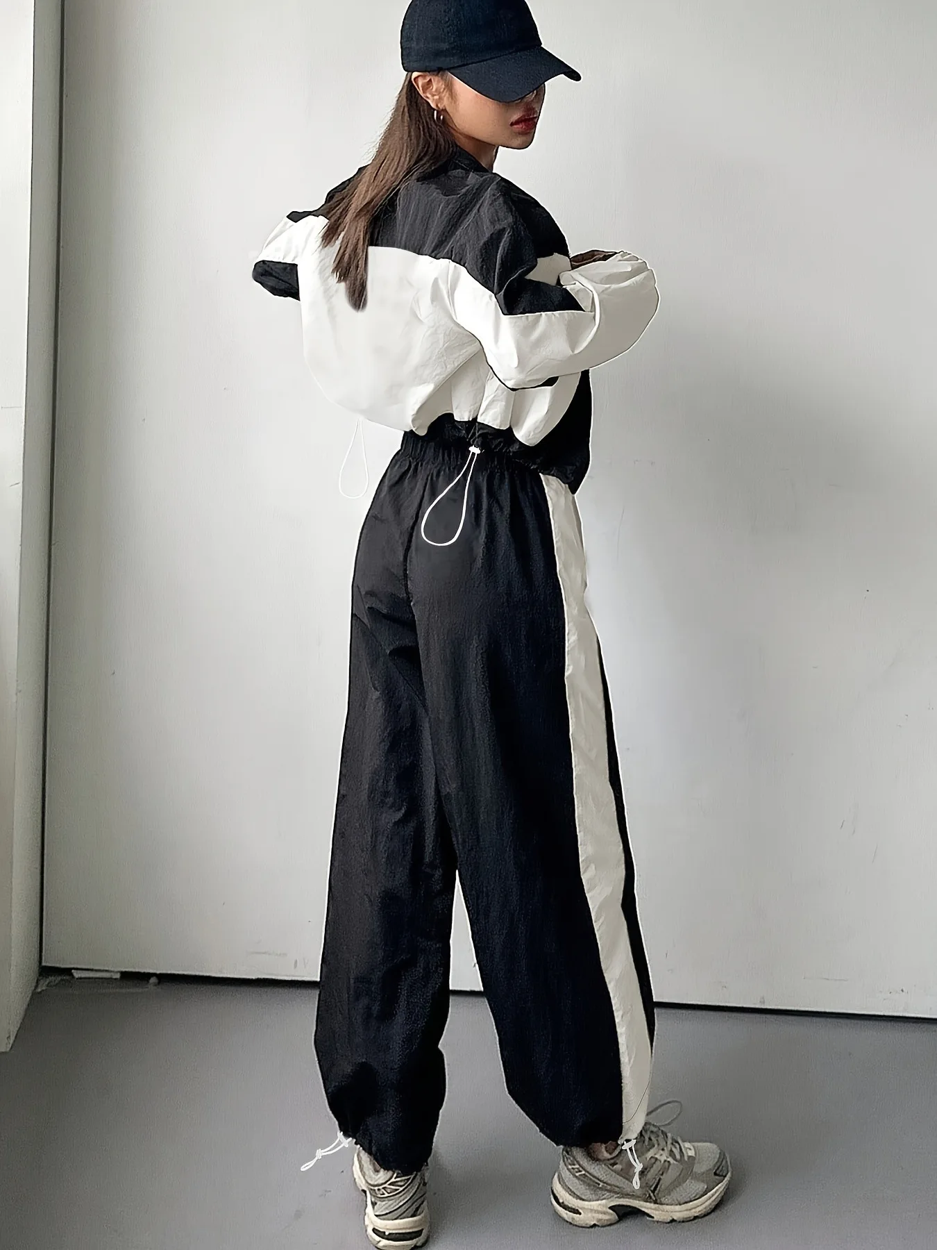 Tuta sportiva casual per donna Moda autunnale Nuovo colore a contrasto Risvolto Cerniera Cappotto corto Pantaloni a vita alta Set da due pezzi