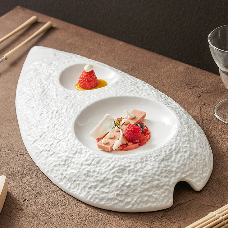 

Creative Rock-patterned Pointed Two-grid Plate Hotel Molecular Cooking White Tableware Top-grade Ceramic Cold Dish Plate