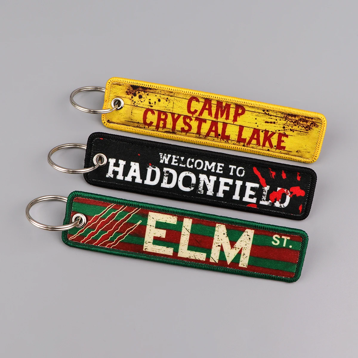 Llaveros con etiqueta para llave Retro de película, llaveros bordados para llaves de motocicletas y coches, accesorios de joyería para Halloween, regalos