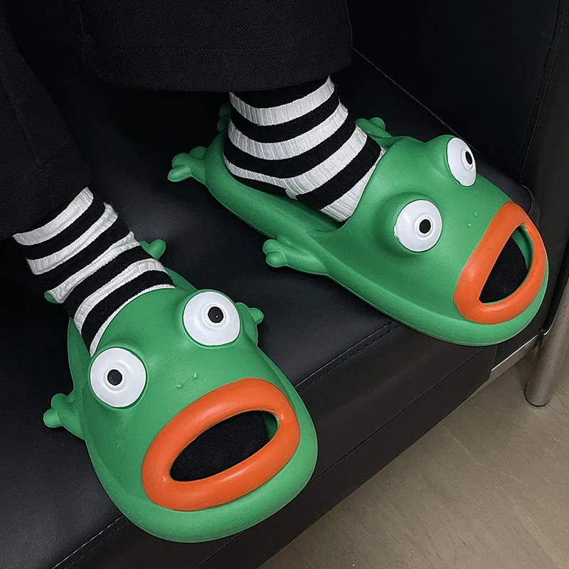 2024 New Cute Frog Slippers Female Male Summer Cartoon Shoes Couple Funny Indoor Bathroom Outdoor Slides Women Platform Footwear