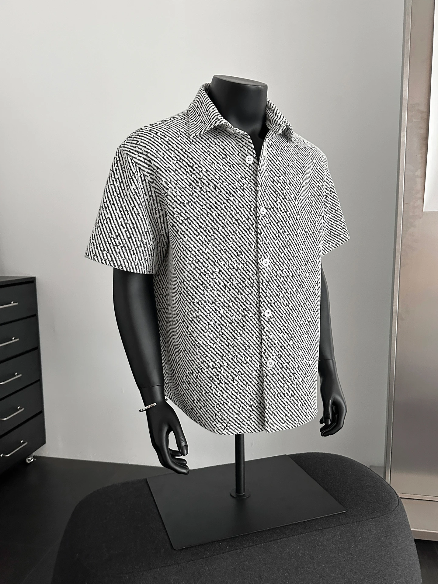 

Zebra Stripe ort Sve Casual irt Men's Loose Fit Summer New Sle Faion Brand High End Feeling Casual Coat Sle Top