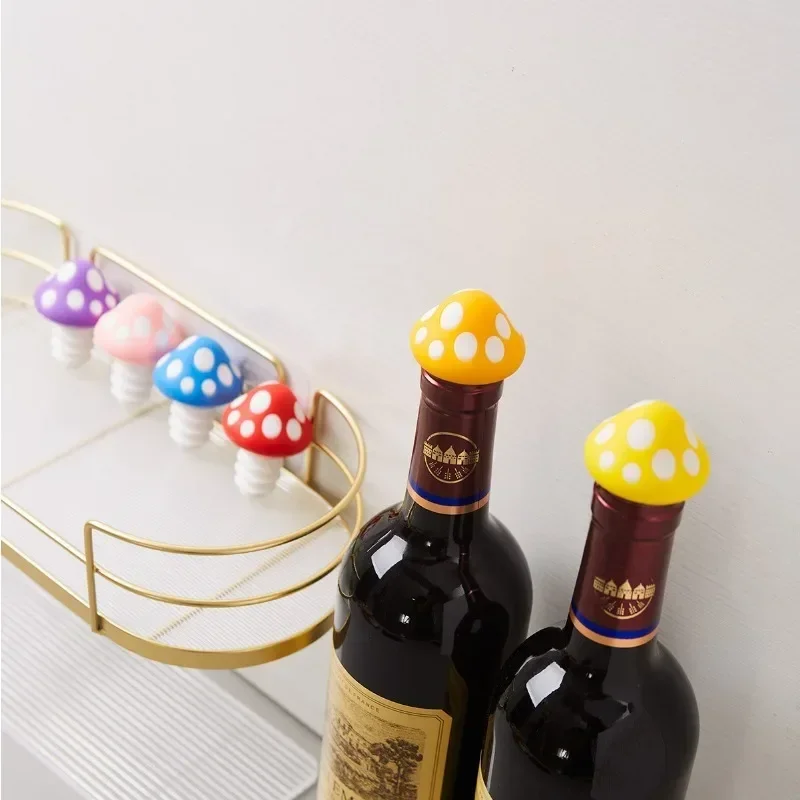 

1PC Silicone Wine and Beverage Bottle Cap Set Leak Proof Champagne Bottles Cute Sealer Stoppers Wine Cork Saver Stopper Reusable