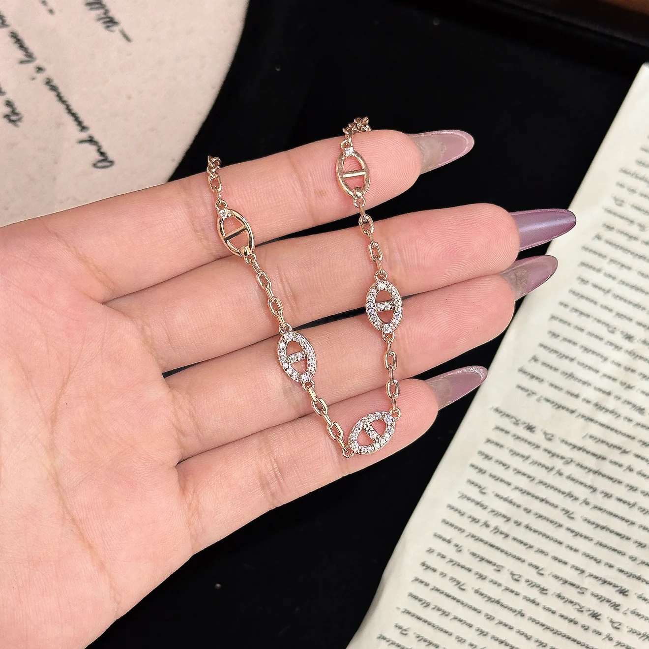 

2026 Fine Craftsmanship Pig Nose Full Pave Bracelet Minimalist Stackable Adjustable Hypoallergenic Luxury Gift for Women