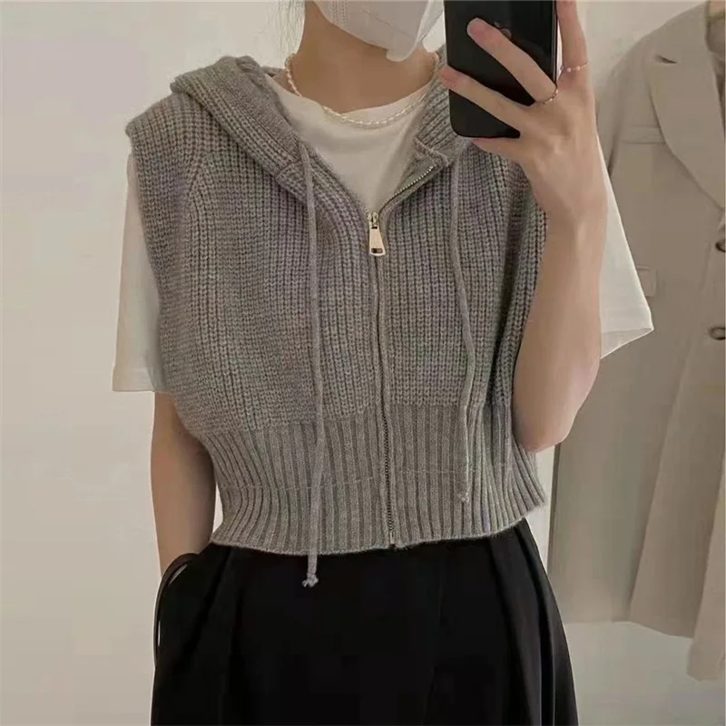 

2025 Retro Hooded Knitted Vest Cardigan Short Women's Outerwear Autumn New Loose Sleeveless Sweater Coat Simple and Good-looking