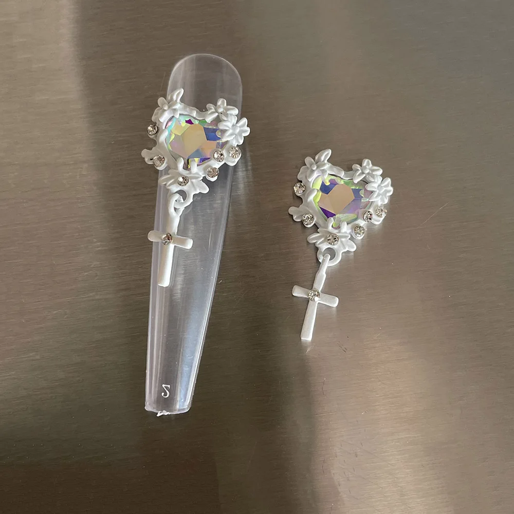 -Gothic Sweety- Chic Nail Adornano Abbellimenti Gioielli AB Cuori Gemme Ciondola Croce Charms Lega Nubuck Metallico Glamour 404art