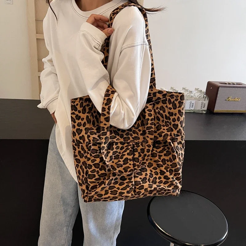 Leopard Print Canvas Women's Large Capacity Tote Bag, 2024 New Handheld Commuting Bag, Versatile Shoulder Bag, Mamas Tasche