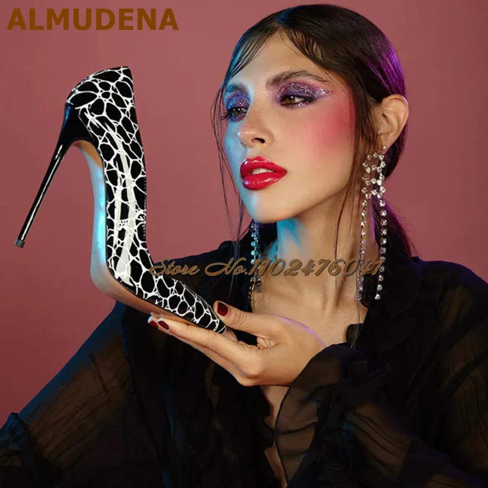 

ALMUDENA Белые/черные модельные туфли овальной формы с принтом гальки 12 см, 10 см, 8 см, туфли-лодочки на шпильке с острым носком, без шнуровки