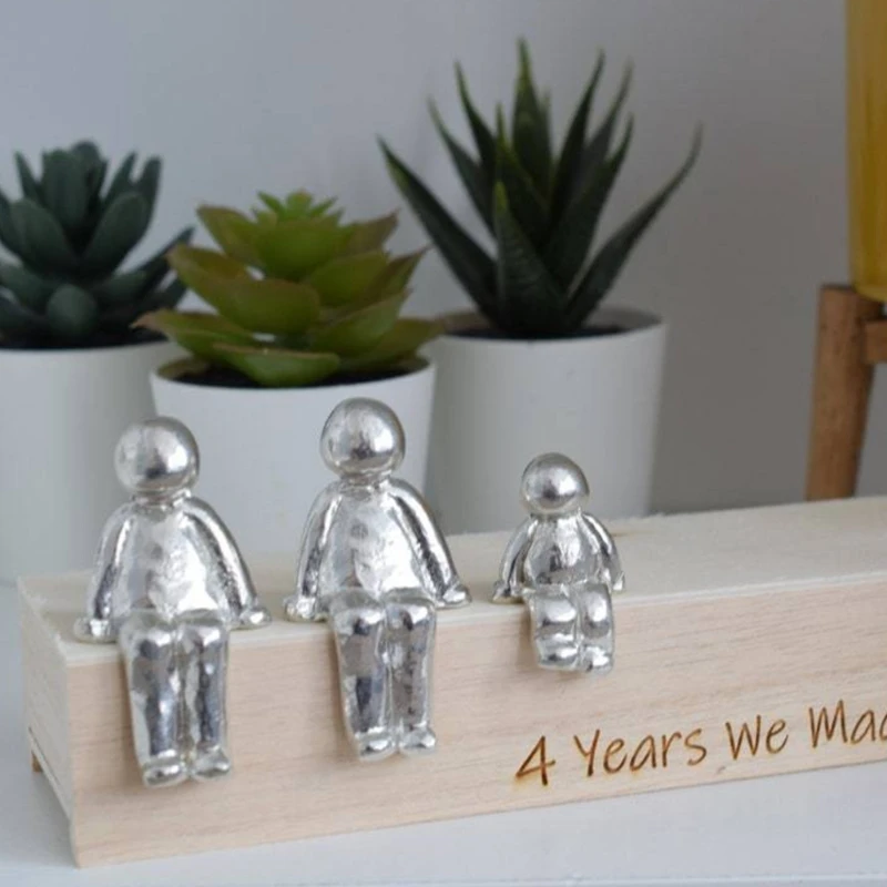 Intricate Silver Family Members Sculpture Family Room Decorations Delicate Family Statue Celebrating Connection Dropshipping