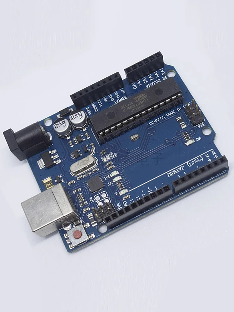 لوحة تطوير UNO R3 الرسمية تعتمد على لوحة تعليمية دخول وحدة التحكم الدقيقة ATmega328P مع كابل بيانات