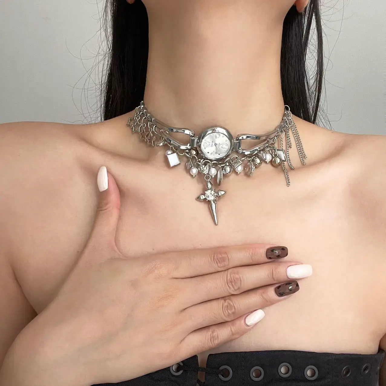 المألوف الحلو الشرير نمط ساعة الصليب قلادة للنساء ثقافة فرعية الفردية العصرية المختنق قفل سلسلة