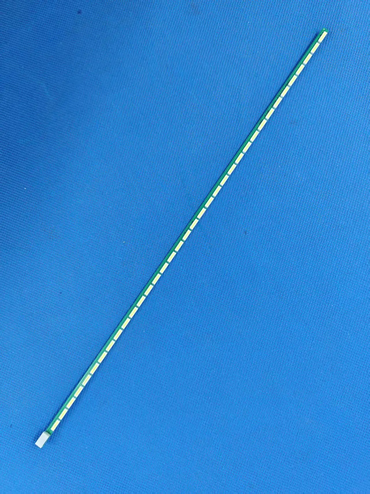 

Светодиодная лента 3V 36LED 297 мм для 230WF3 E232 6916L-1916A 230LM00031 230RTJ REV0.1 LM230WF3(S3)(L3) LM230WF3-SLK1 P2314HT S230HL